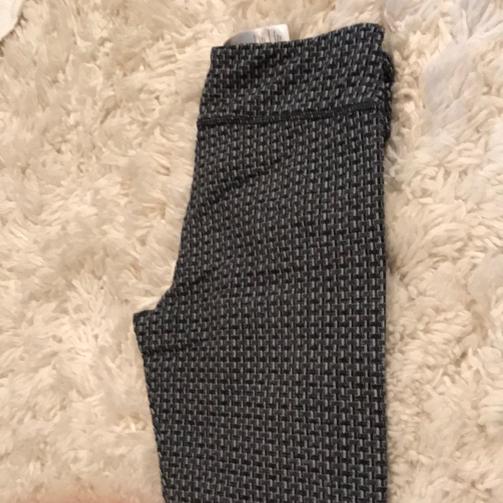 grey digi weave leggings // size 12